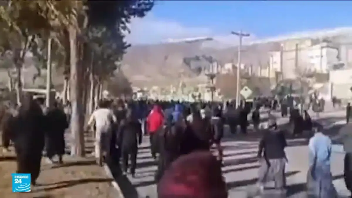 رقعة الاحتجاجات في إيران تتوسع وتتحول إلى مواجهات في بعض المناطق