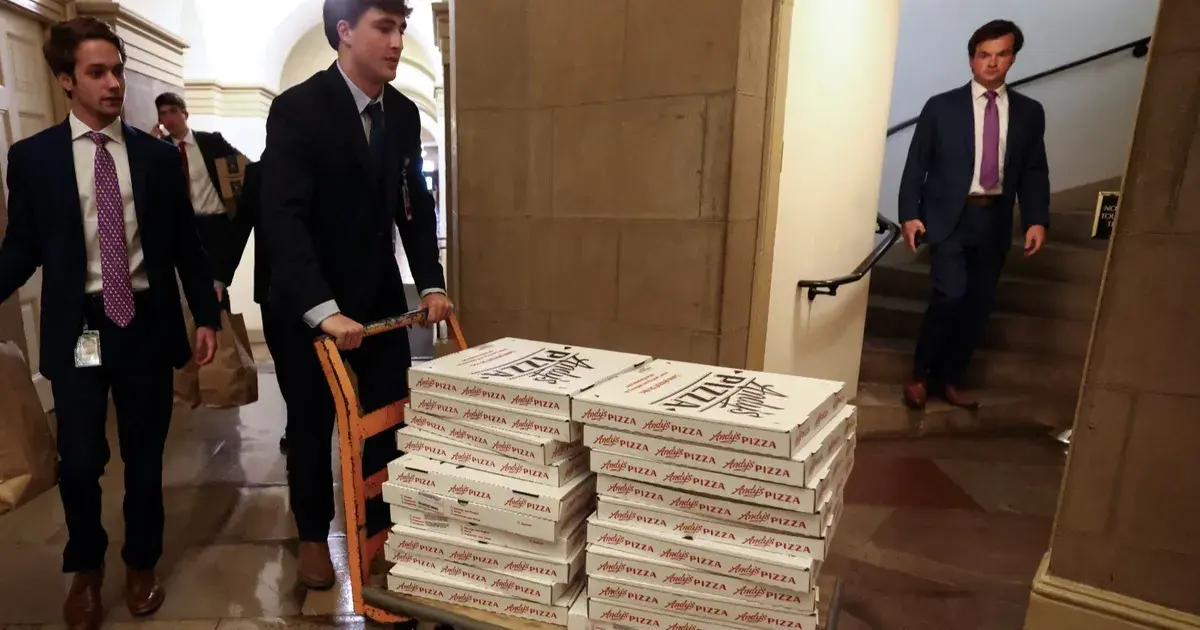 مع تصاعد تهديدات ترمب.. "مؤشر البيتزا" يسجل ارتفاعاً قياسياً في واشنطن