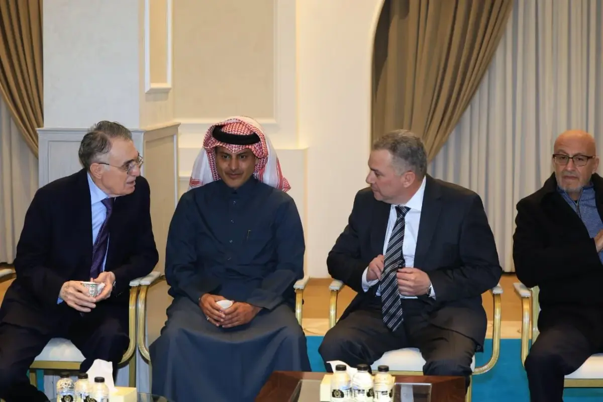 هاشتاق عربي - سفير قطر آل ثاني يقدم العزاء بابو الراغب