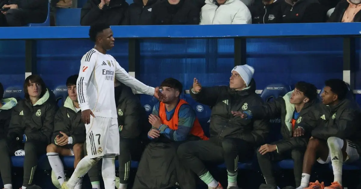 توتر في ريال مدريد وعرض إنجليزي مغرٍ.. هل يرحل فينيسيوس جونيور؟