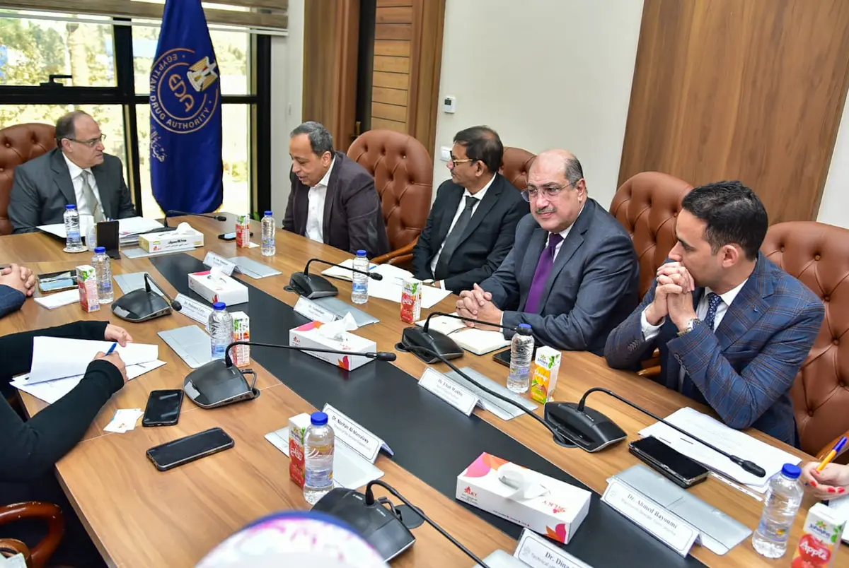 رئيس هيئة الدواء يبحث مع ممثلي «جيبتو فارما وشيلبا» سبل توطين الأدوية المتقدمة وعلاجات الأورام