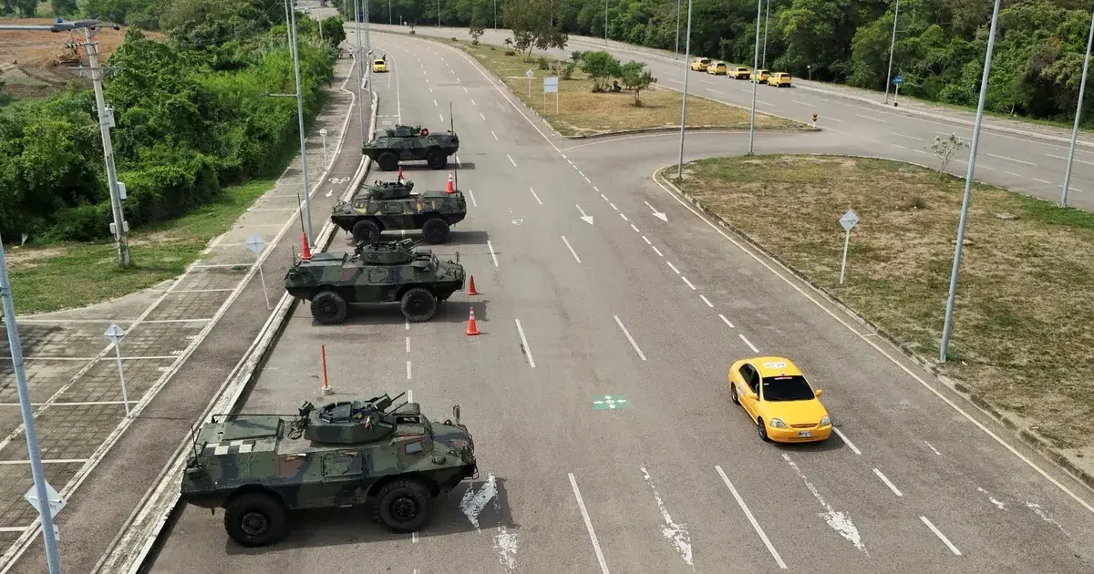 شاهد.. كولومبيا تحشد قواتها على حدود فنزويلا بعد الضربة الأميركية
