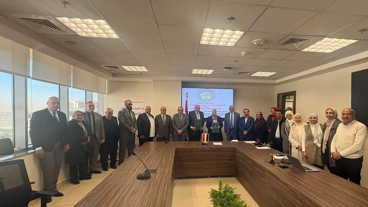 المصرية لنقل الكهرباء توقع عقدًا لتدعيم الشبكة القومية وتأمين خطة صيف 2026 - أموال الغد