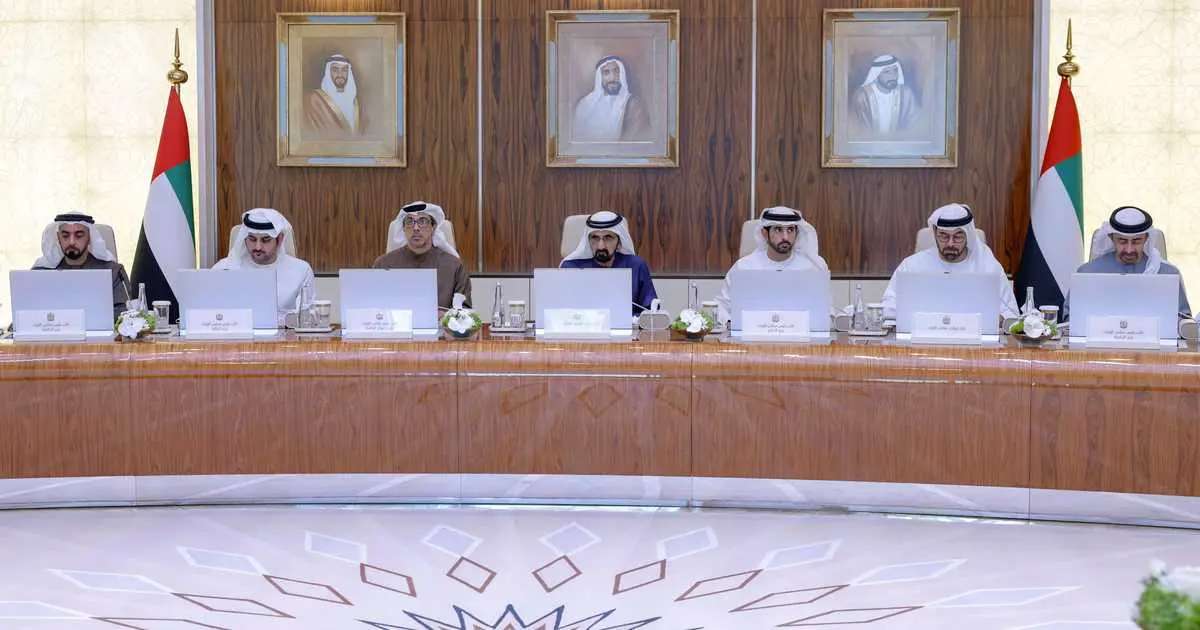 مجلس الوزراء الإماراتي يستعرض عقدين من العمل والإنجاز