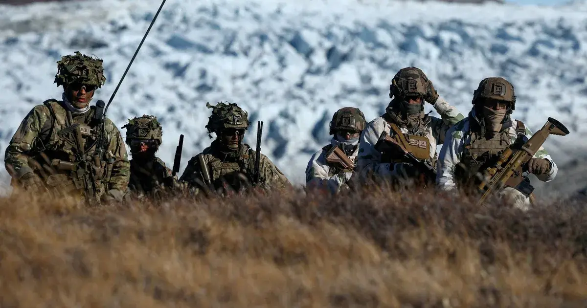 البيت الأبيض: ترمب يناقش خيارات الاستحواذ على جرينلاند والجيش خيار