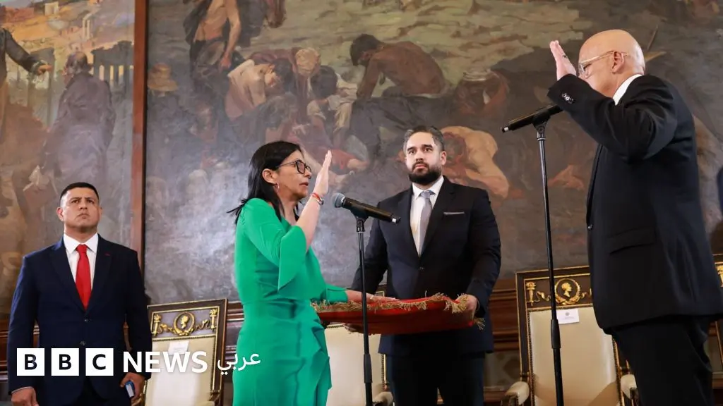 ديلسي رودريغيز تؤدي القسم رئيسة مؤقتة لفنزويلا، ومادورو يقول إنه "بريء" و"أسير حرب" - BBC News عربي