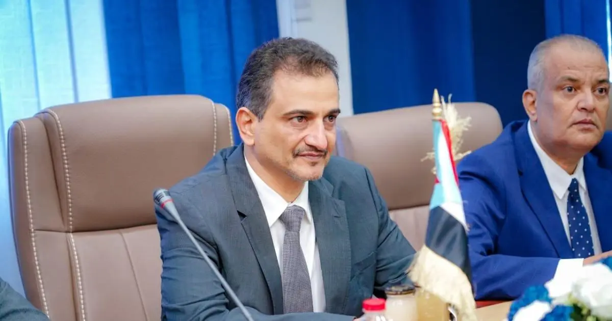 اليمن.. تعيين محافظ جديد لعدن وإعفاء قيادات عسكرية