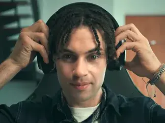 Razer تكشف عن Project Motoko: سماعة رأس للواقع المعزز خالية من الشاشات للتفاعل مع الذكاء الاصطناعي والتدريب #CES2026 - التقنية بلا حدود