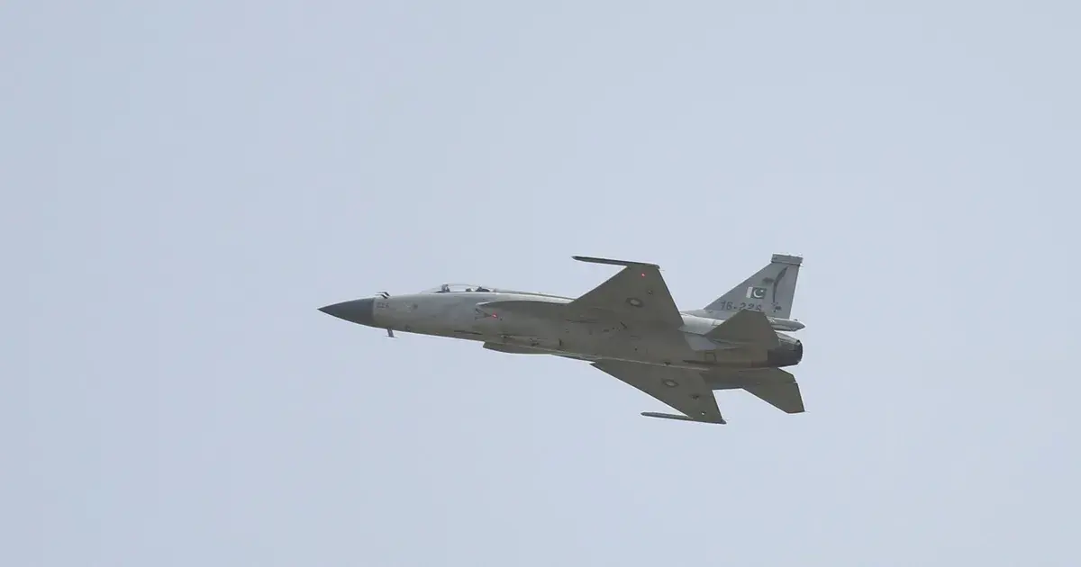 باكستان تسعى لاتفاقية دفاعية مع بنجلاديش لبيع مقاتلة JF-17 Thunder