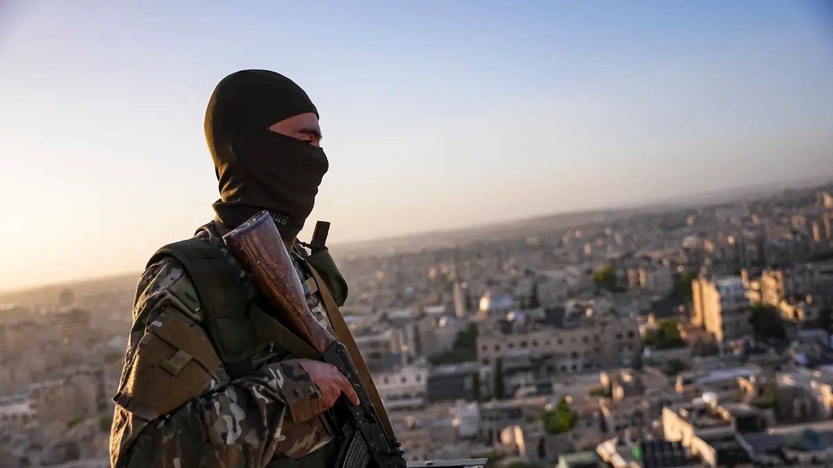 ما حقيقة صورة "اشتعال مركبات الجيش السوري في حلب"؟