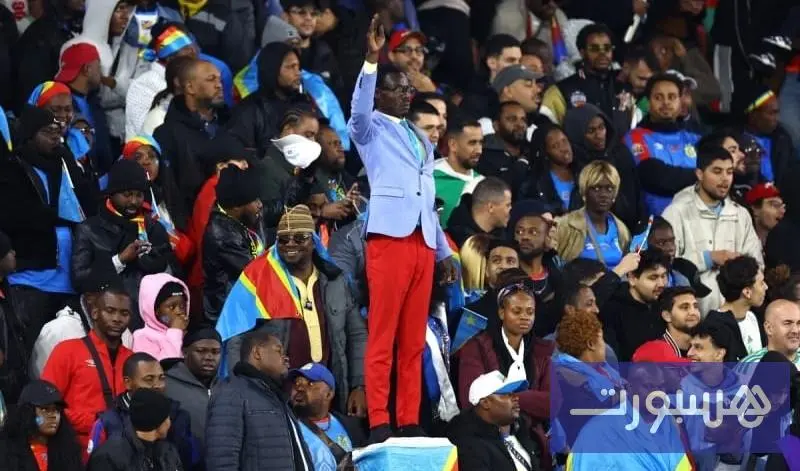حملة تضامن واسعة مع المشجع الكونغولي الشهير.. ولاعب الجزائر يقدم اعتذاره - هسبورت