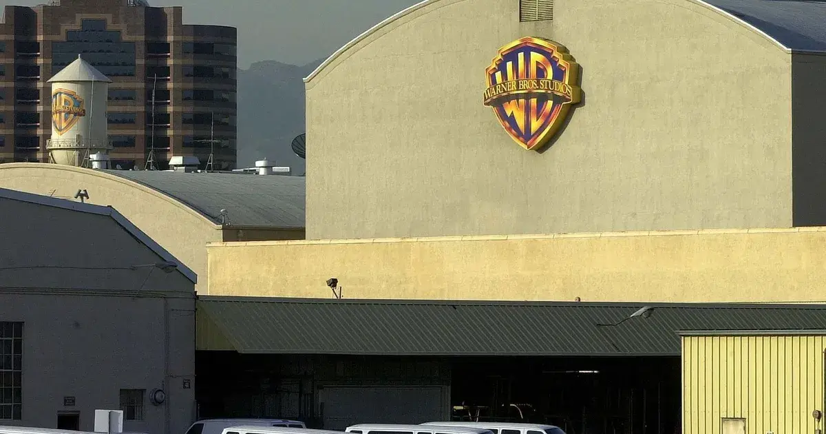 "وورنر براذرز" ترفض عرض "باراماونت" وتتمسك بصفقة "تفليكس"