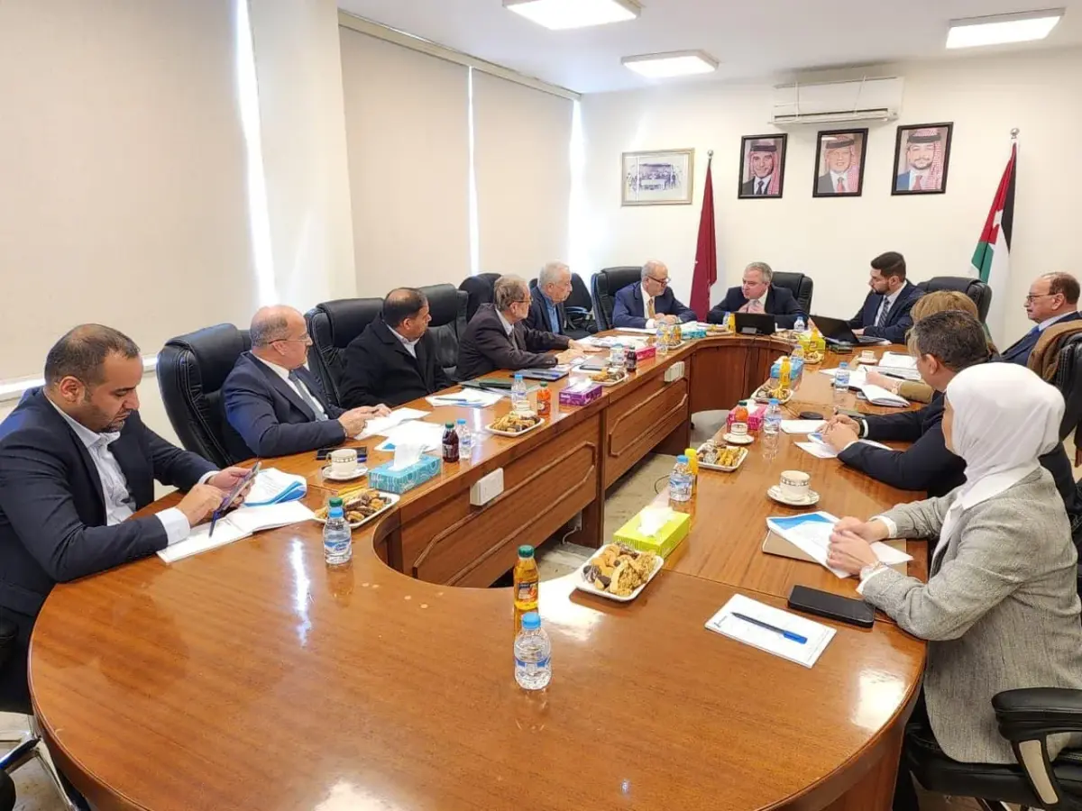 هاشتاق عربي - شركة مصانع الإسمنت الأردنية تعقد اجتماع هيئتها العامة العادي وتُقر تغييرات استراتيجية في هيكل الملكية والإدارة، وإنتخاب محمد فارس النابلسي رئيساً للمجلس.