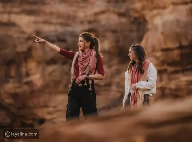 جولة سياحية للملكة رانيا والأميرة سلمى في وادي رم (صور)