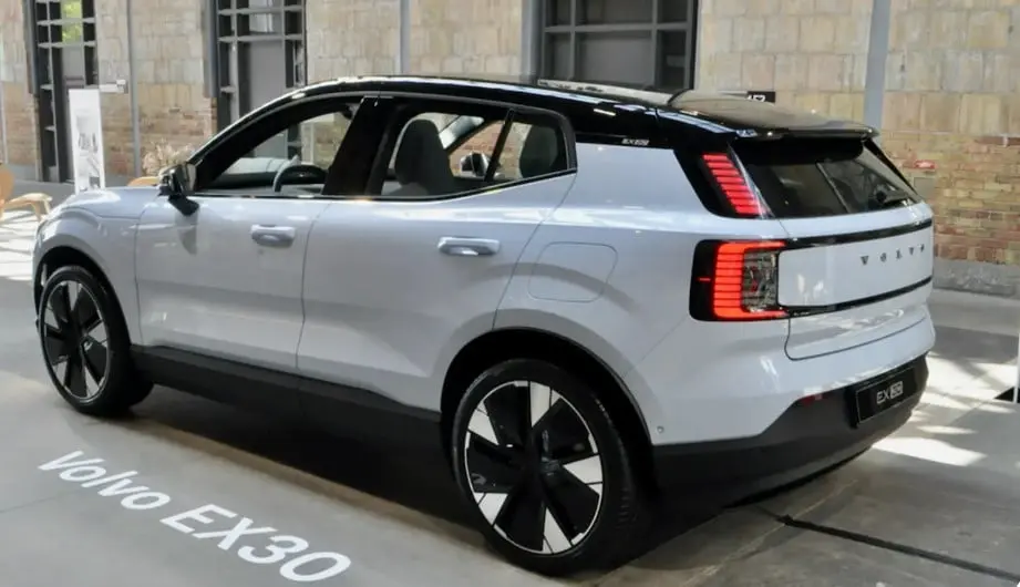 "فولفو جنوب أفريقيا" تستدعي 372 سيارة كهربائية بسبب خطر محتمل - الطاقة