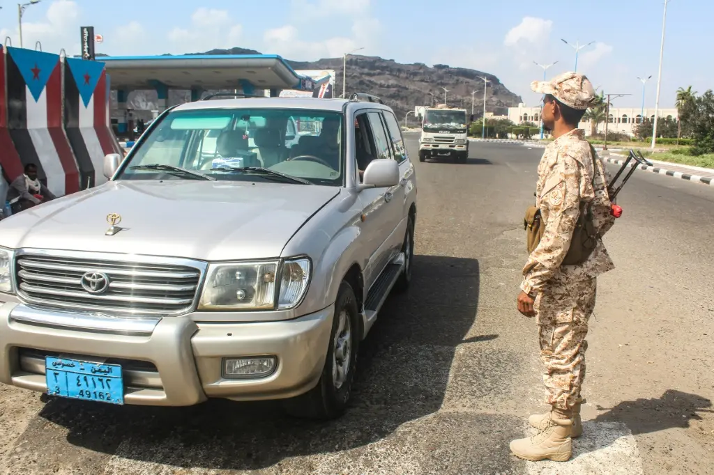 التحالف بقيادة السعودية يؤكد هروب زعيم الانفصاليين اليمنيين إلى الإمارات