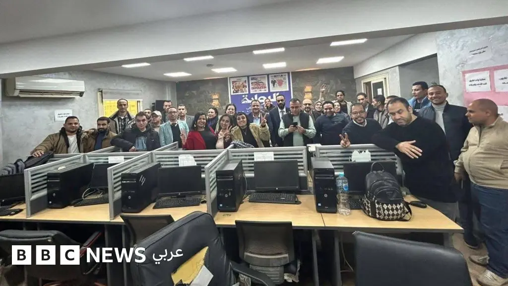 لماذا يعتصم صحفيون مصريون أكثر من 50 يوماً علي التوالي؟ - BBC News عربي