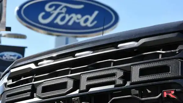 «فورد» تراهن على القيادة الذاتية بـ «30 ألف دولار».. توسُّع في التحوّل التقني