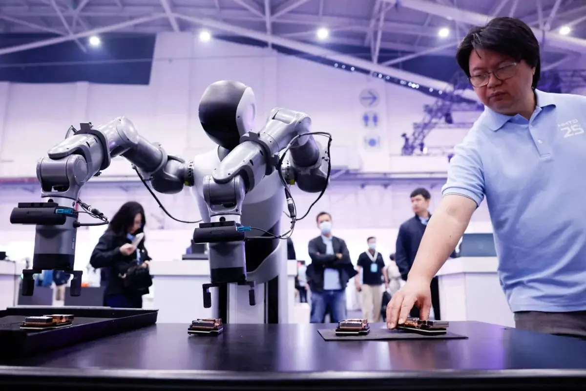 هاشتاق عربي - بسبب "طفرة الذكاء الاصطناعي".. فوكسكون تحقق إيرادات قياسية