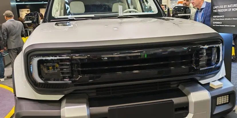 سيارة NAVEE الكهربائية: SUV قوية بمدى بطارية مذهل في CES