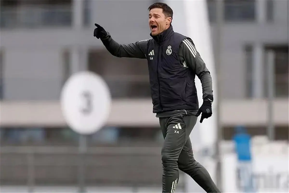 تشابي ألونسو يتلقى صدمة مفاجئة قبل مباراة أتلتيكو مدريد في كأس السوبر الإسباني