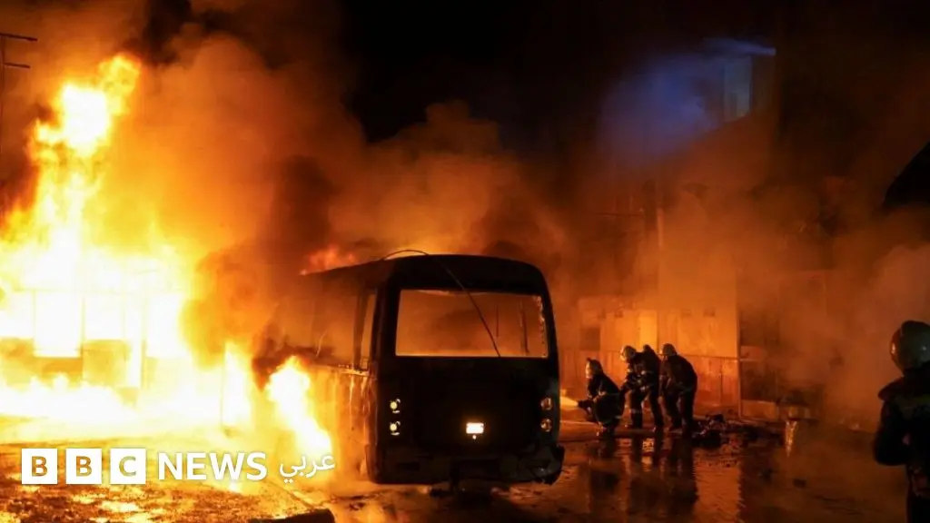 مصدر عسكري لبي بي سي: الجيش السوري يبدأ الدخول إلى الأشرفية والشيخ مقصود وسط اشتباكات عنيفة مع "قسد" - BBC News عربي