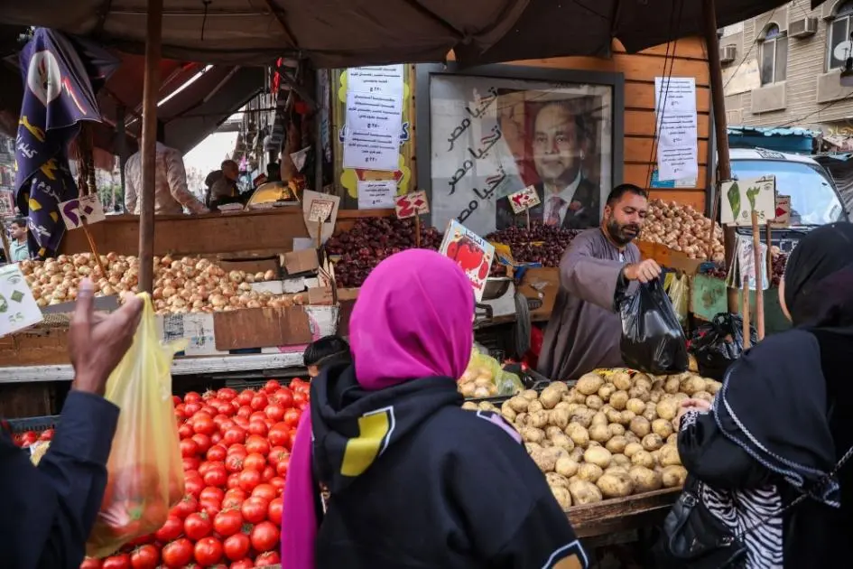 ارتفاع أسعار المواد الغذائية يقود التضخم المصري نحو 12.5%