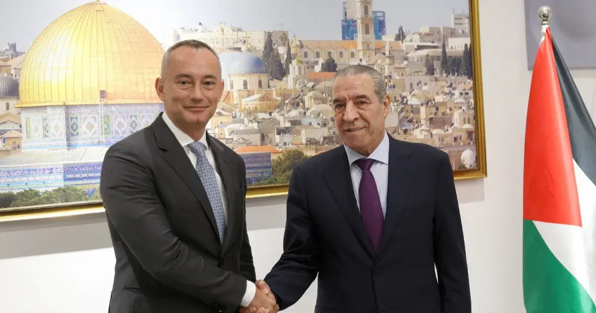 نائب الرئيس الفلسطيني يبحث مع ملادينوف المرحلة الثانية من خطة ترمب