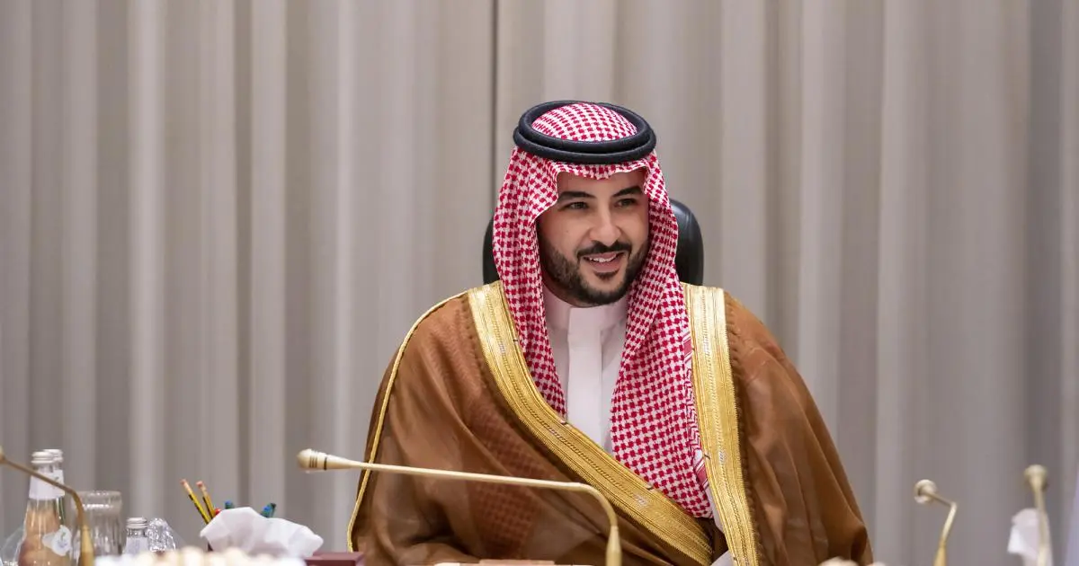 وزير الدفاع السعودي يشيد بقرار حل "الانتقالي" في اليمن
