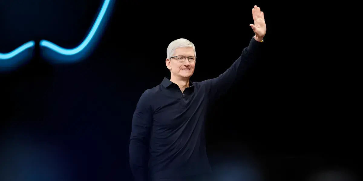 هذا هو الراتب الذي حصل عليه تيم كوك ومديرو آبل الآخرون في عام 2025