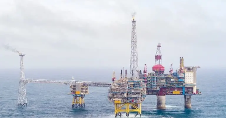 ليس بسبب فنزويلا وحدها.. النفط يرتفع 3% خلال أسبوع