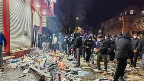 مظاهرات إيران: ترامب يقول إن "إيران في ورطة كبيرة"، وعباس عراقجي ينفي "هروب أسرته إلى لبنان" - BBC News عربي