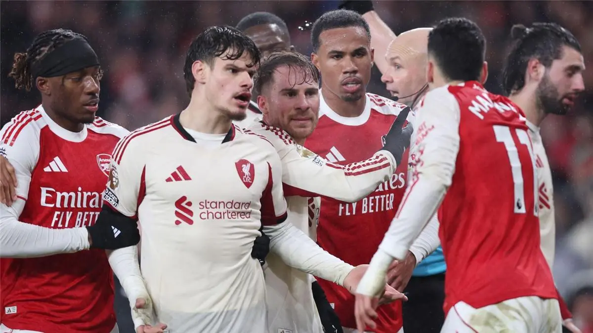 موقف الاتحاد الإنجليزي من معاقبة مارتينيلي بعد تصرفه في مباراة ليفربول وآرسنال
