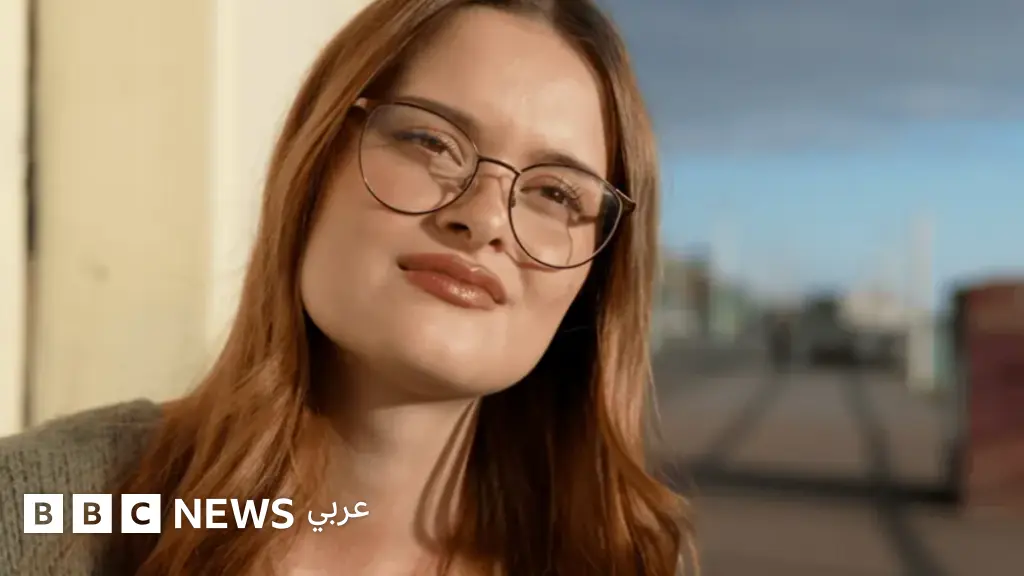 الذكاء الاصطناعي: "تم تصويري سراً باستخدام نظارة ذكية، ثم تعرضت للتنمر الإلكتروني" - BBC News عربي