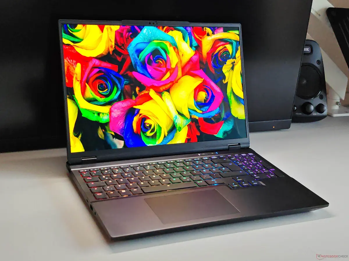 تحسين جودة الصورة في جهاز XMG Fusion 16 بشاشة OLED