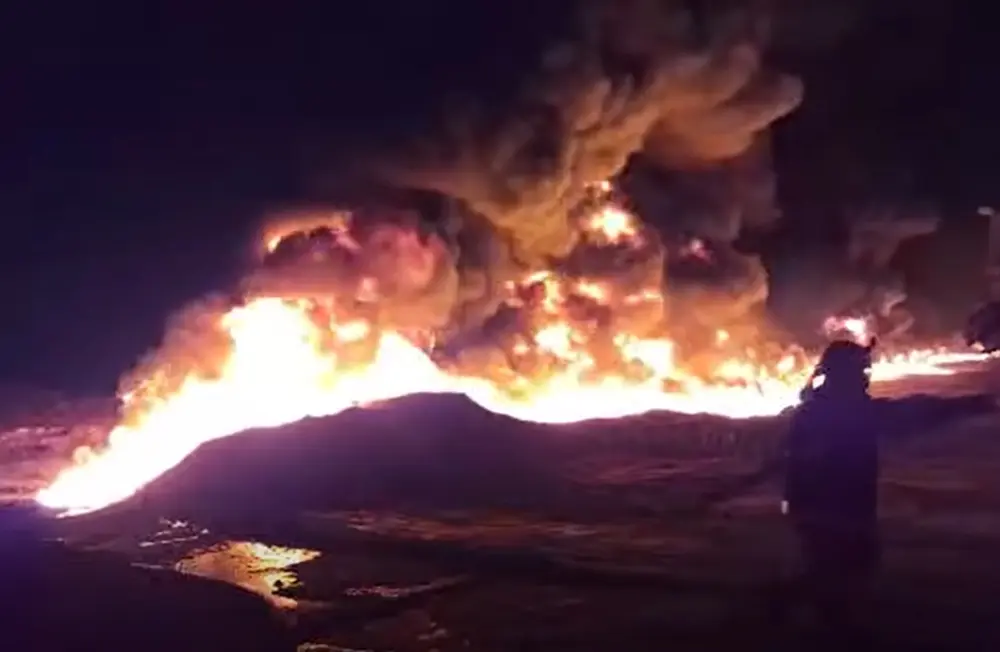 الشركة السورية للنفط تعلن السيطرة على حريق مفتعل استهدف خطاً لنقل النفط بريف حمص