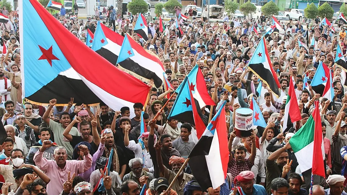 آلاف اليمنيين يحتشدون في عدن دعمًا للمجلس الانتقالي الجنوبي