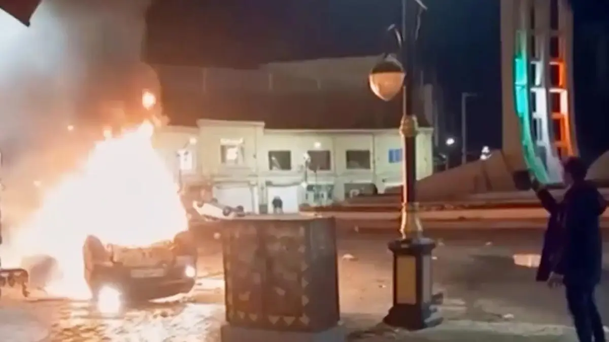 تجدد الاحتجاجات في إيران مع تواصل انقطاع الإنترنت والسلطات تلوح بالتصعيد