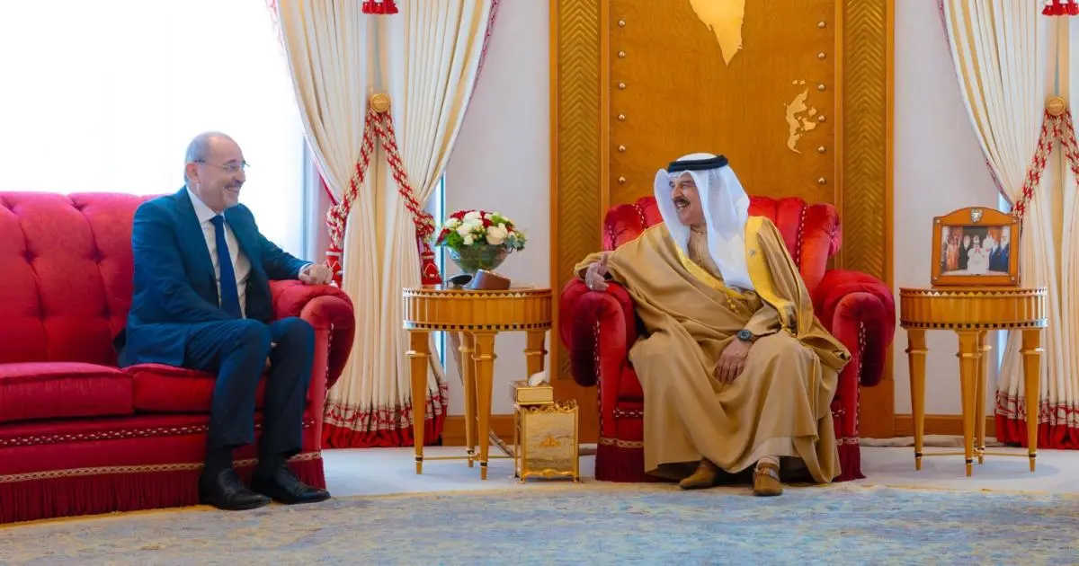 ملك البحرين يلتقي الصفدي ويؤكد متانة العلاقات مع الأردن