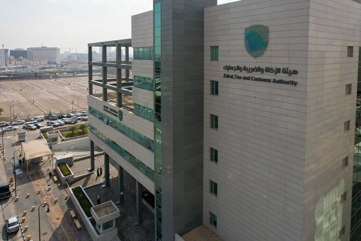 "الزكاة" تحدد 6 إجراءات لنقل ملكية السجل التجاري لمالك جديد