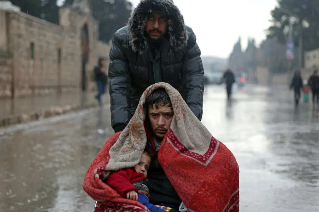 اشتباكات متواصلة في حلب رغم إعلان الجيش السوري تمشيط آخر حيّ يتمركز فيه المقاتلون الأكراد