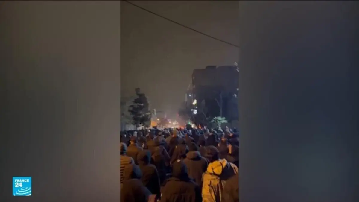 استمرار الاحتجاجات في إيران رغم تهديد السلطات بتشديد الحملة الأمنية