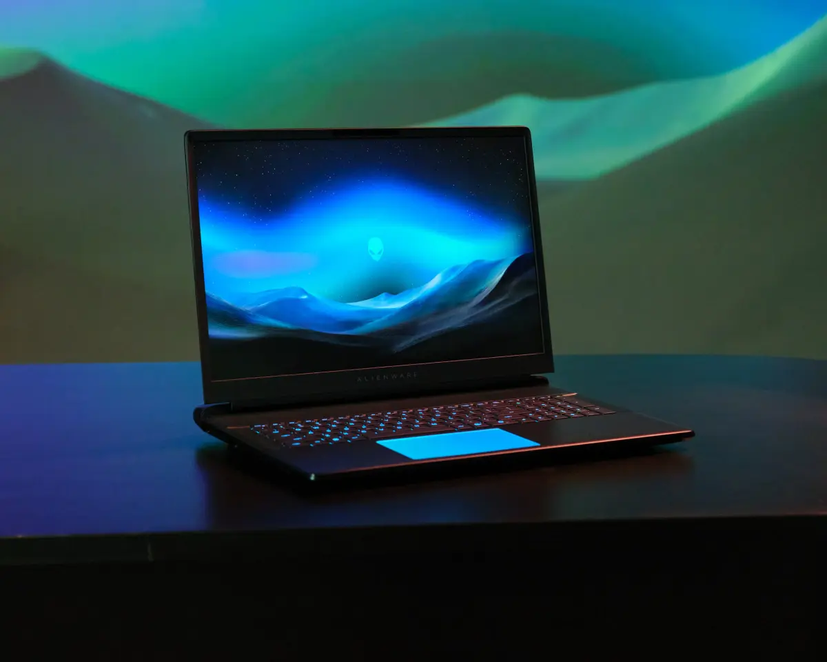 إطلاق لابتوبات Alienware Area-51 الجديدة بمعالج RTX 5090 وشاشات OLED 240Hz