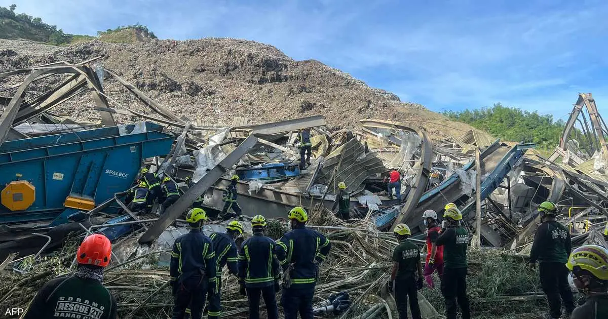 سباق مع الزمن.. عشرات طُمروا تحت "جبل نفايات" في الفلبين