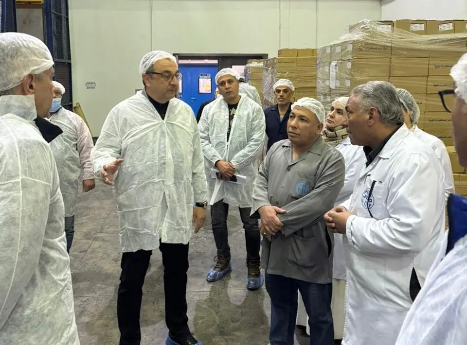 وزير قطاع الأعمال العام يتفقد مصانع «مصر للمستحضرات الطبية» بالقليوبية لمتابعة سير العمل والإنتاج