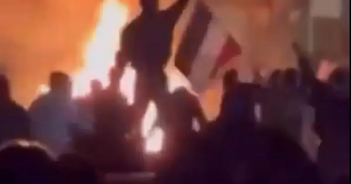 احتجاجات إيران.. الجيش يتعهد بحماية مصالح الدولة "تحت قيادة خامنئي"