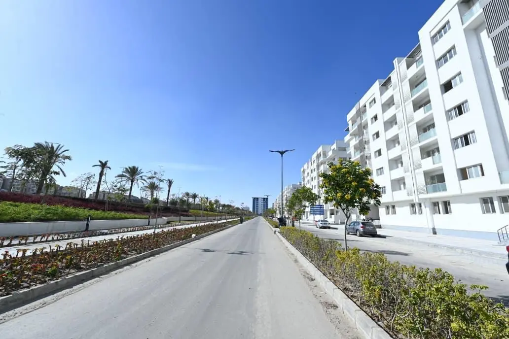 وزير الإسكان يتفقد كمباوند مزارين بمدينة العلمين الجديدة - أموال الغد