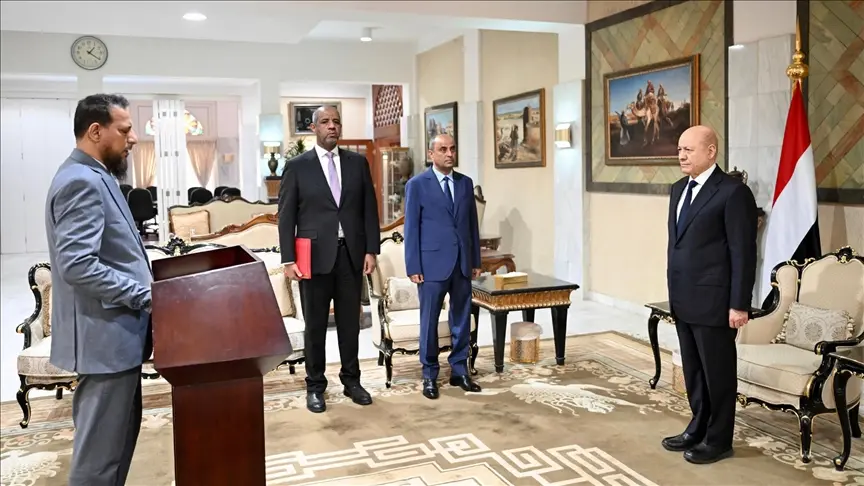 محافظ عدن اليمنية الجديد عبدالرحمن شيخ اليافعي يؤدي اليمين الدستورية