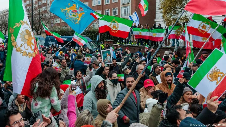 نتنياهو يأمل "تحرر إيران" والجيش الإسرائيلي يتأهب