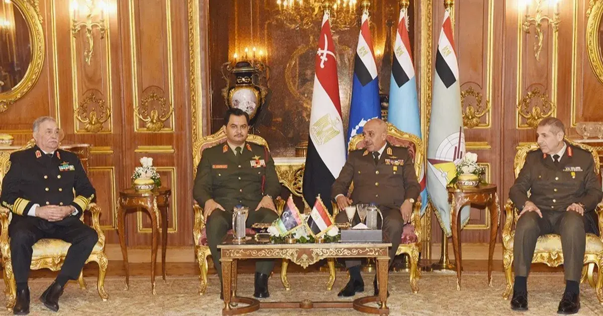 وزير الدفاع المصري يلتقي نائب القائد العام للجيش الوطني الليبي